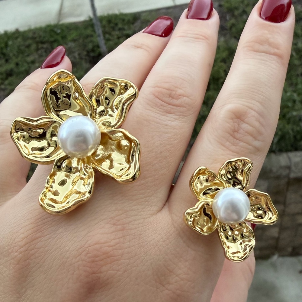 Gold Flower Joint Multi-finger Ring Pearl Design